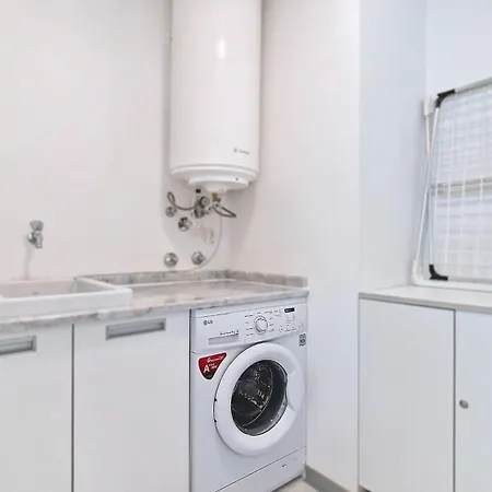 Upscales By Lovelystay - Private Parking Appartement *