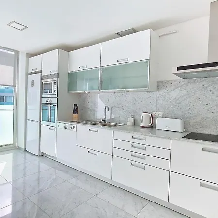 Upscales By Lovelystay - Private Parking * Funchal