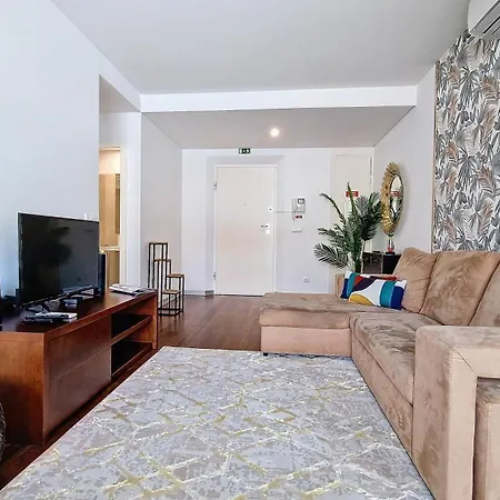 Lägenhet Upscales By Lovelystay - Private Parking *