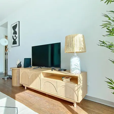 Upscales By Lovelystay - Private Parking Apartment