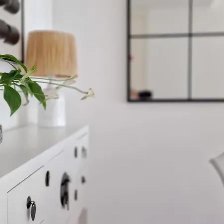 Upscales By Lovelystay - Private Parking Apartment