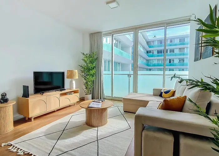 아파트 Upscales By Lovelystay - Private Parking 푼샬