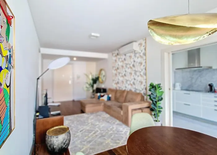 Upscales By Lovelystay - Private Parking 푼샬