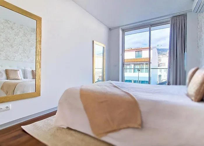 Upscales By Lovelystay - Private Parking 푼샬