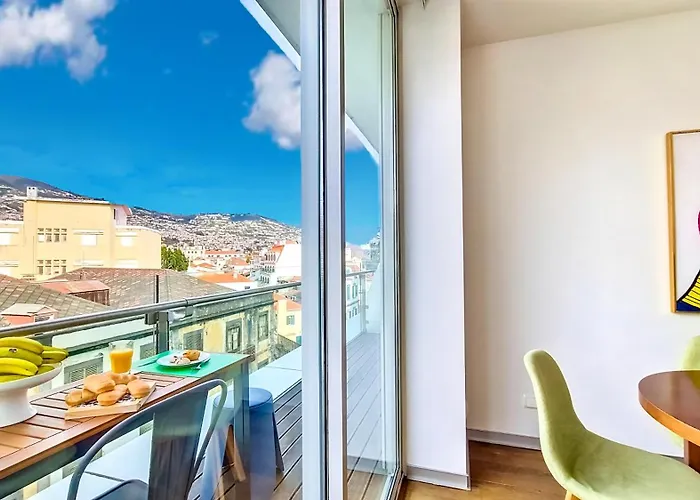 아파트 Upscales By Lovelystay - Private Parking 푼샬