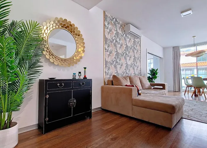 아파트 Upscales By Lovelystay - Private Parking 푼샬