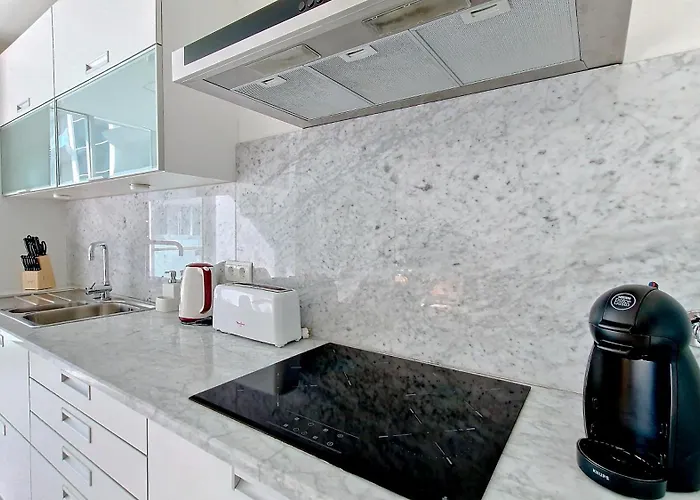 Upscales By Lovelystay - Private Parking 푼샬