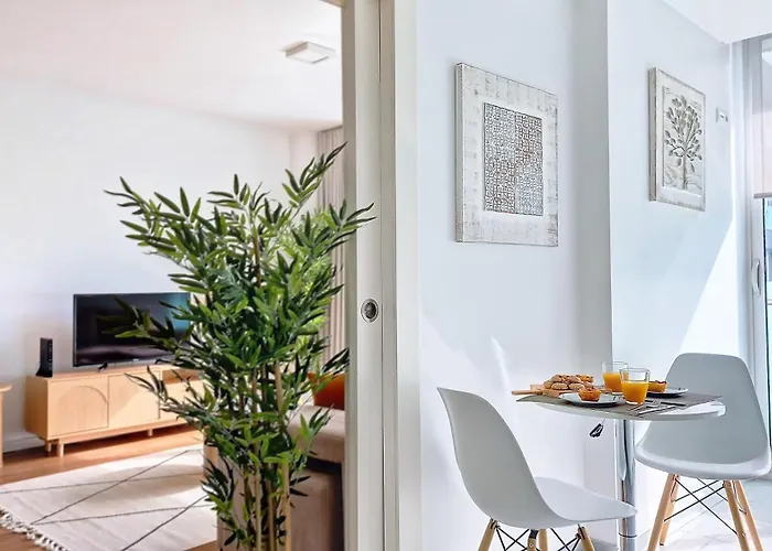 아파트 Upscales By Lovelystay - Private Parking *