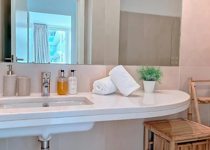 아파트 Upscales By Lovelystay - Private Parking 푼샬