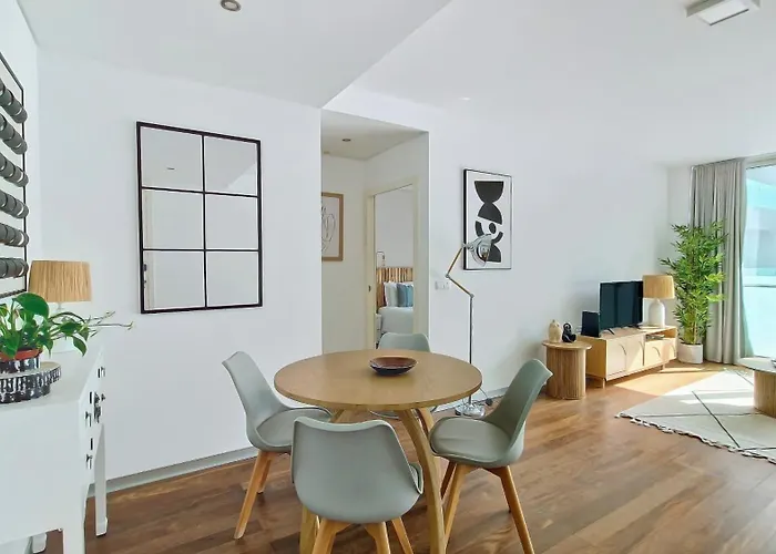 아파트 Upscales By Lovelystay - Private Parking