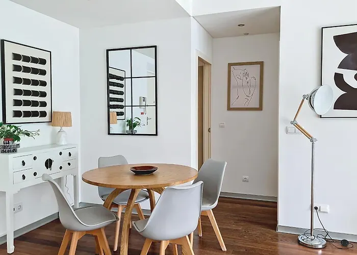 아파트 Upscales By Lovelystay - Private Parking 푼샬