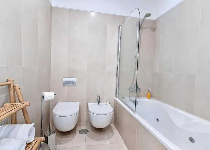 Upscales By Lovelystay - Private Parking 아파트 푼샬